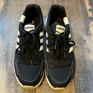 (8.5) Adidas Black & White Tennis Shoes